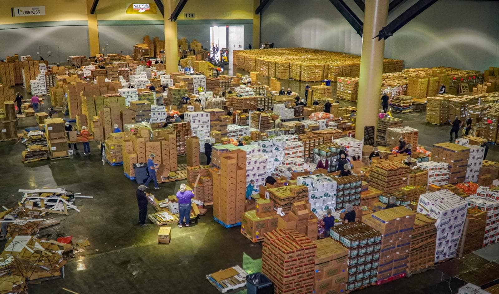 Distribution event with multiple volunteers